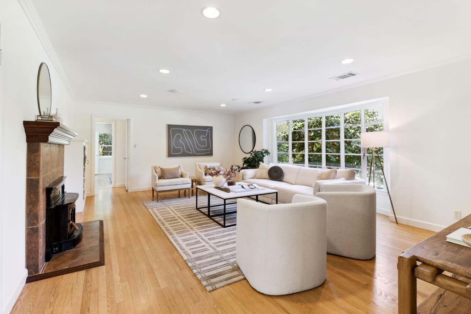 Property Photo: 4500 Crestwood Way CA 95822