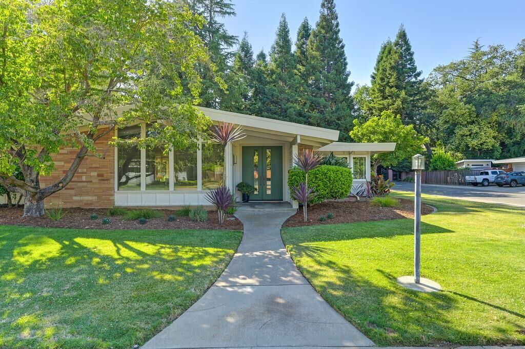 Property Photo: 1807 Lambeth Way CA 95608