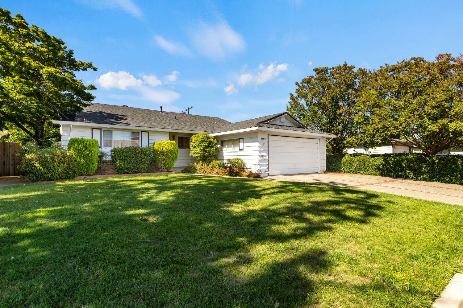 Property Photo: 2592 Fernandez Drive CA 95822