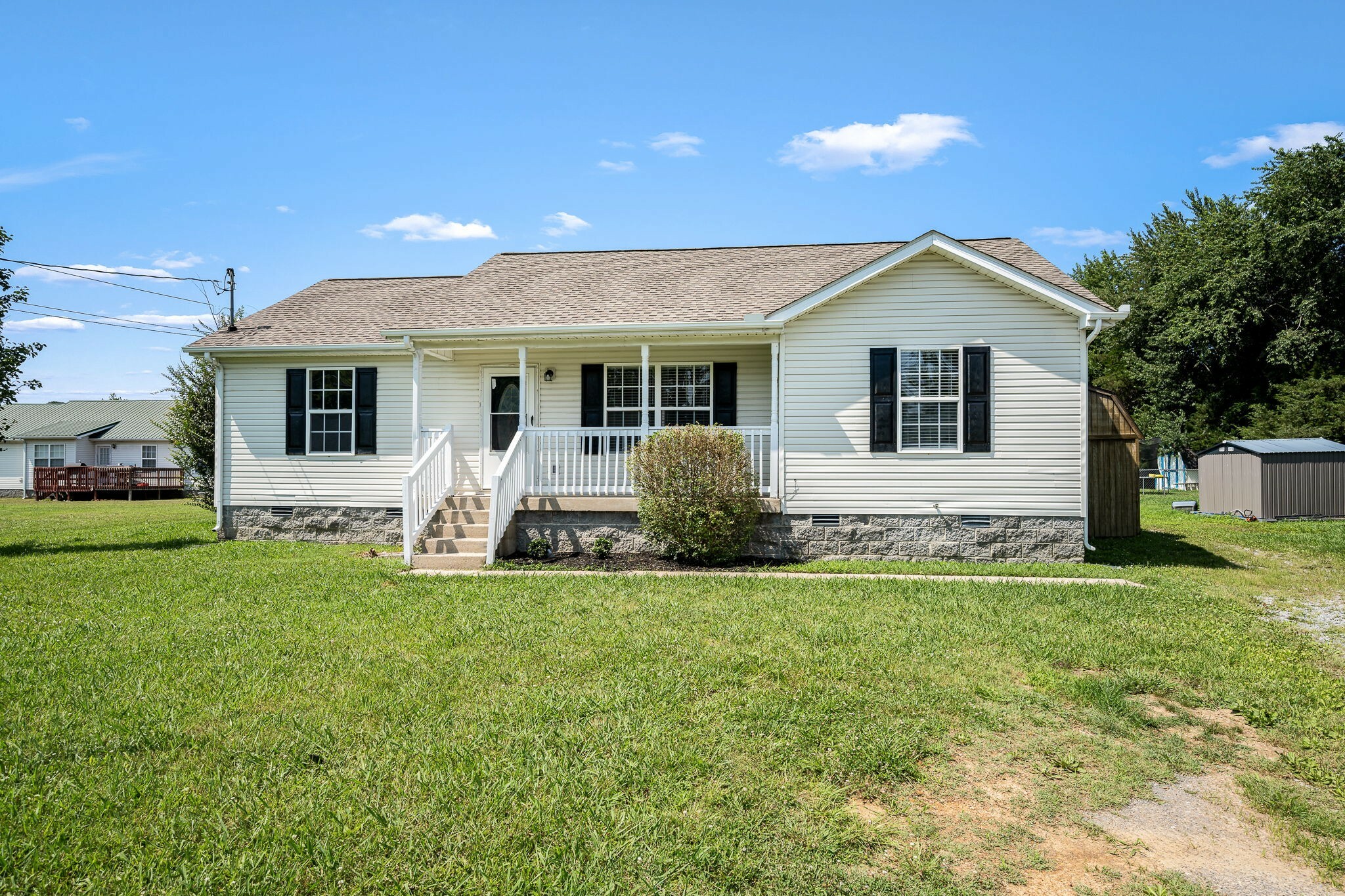 Property Photo: 106 Daytona Ln TN 37160