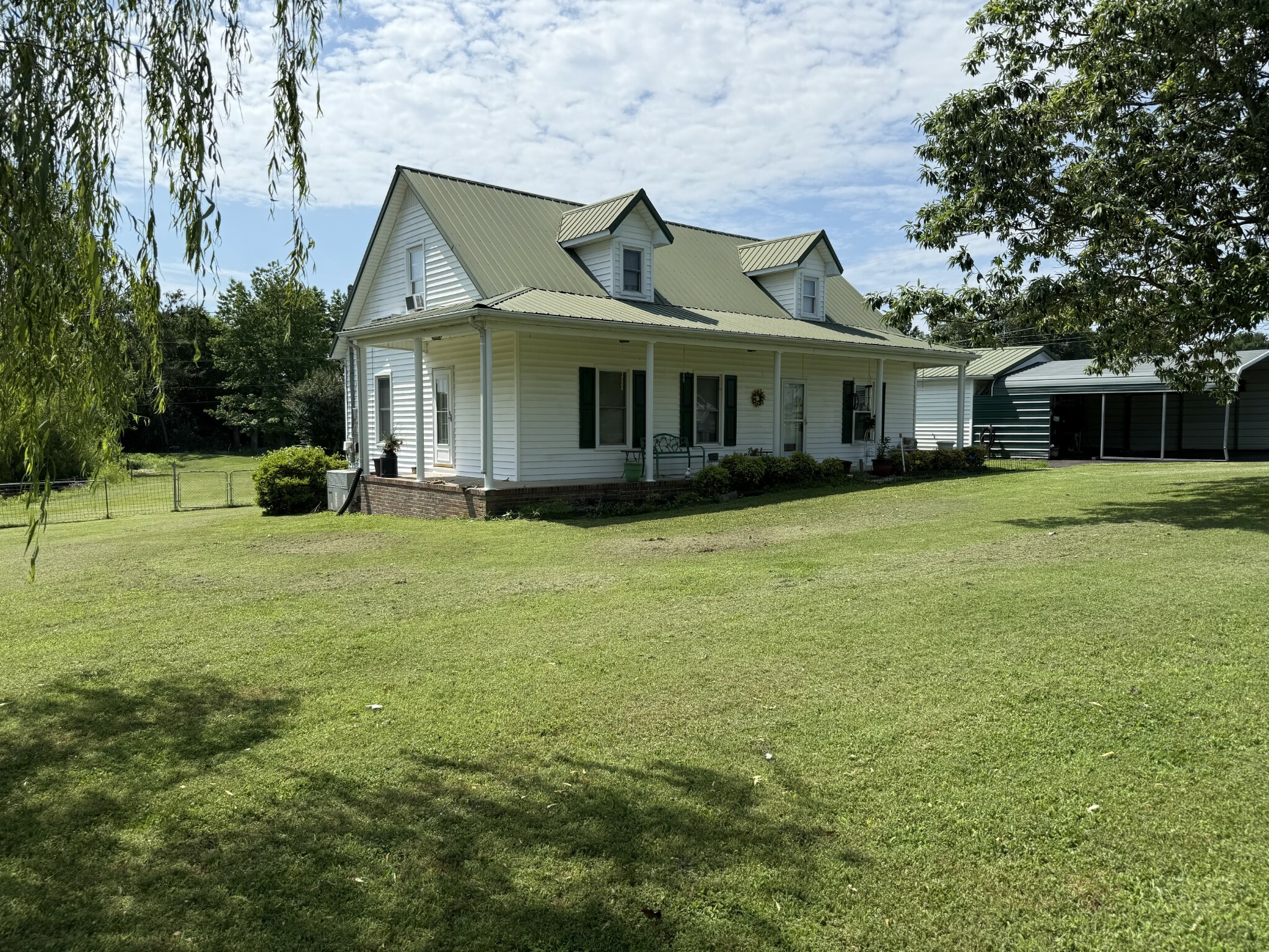 Property Photo: 101 Holt Ave TN 37160