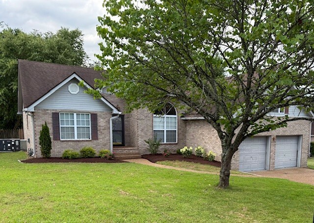 Property Photo: 705 Pinehurst Pt TN 37122
