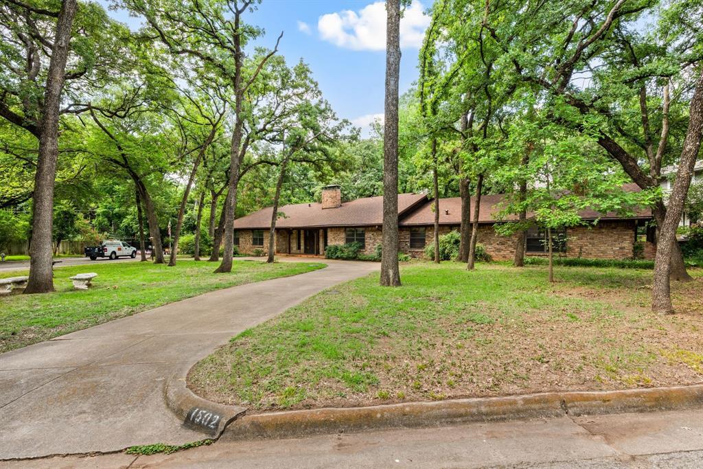 Property Photo: 1502 Pebble Creek Drive TX 76040