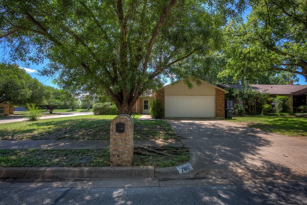 Property Photo: 7801 Summerglen Road TX 76133