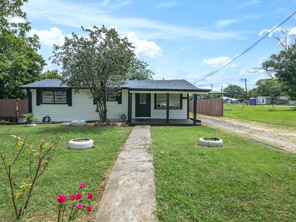 402 E Davis Avenue  Alvarado TX 76009 photo