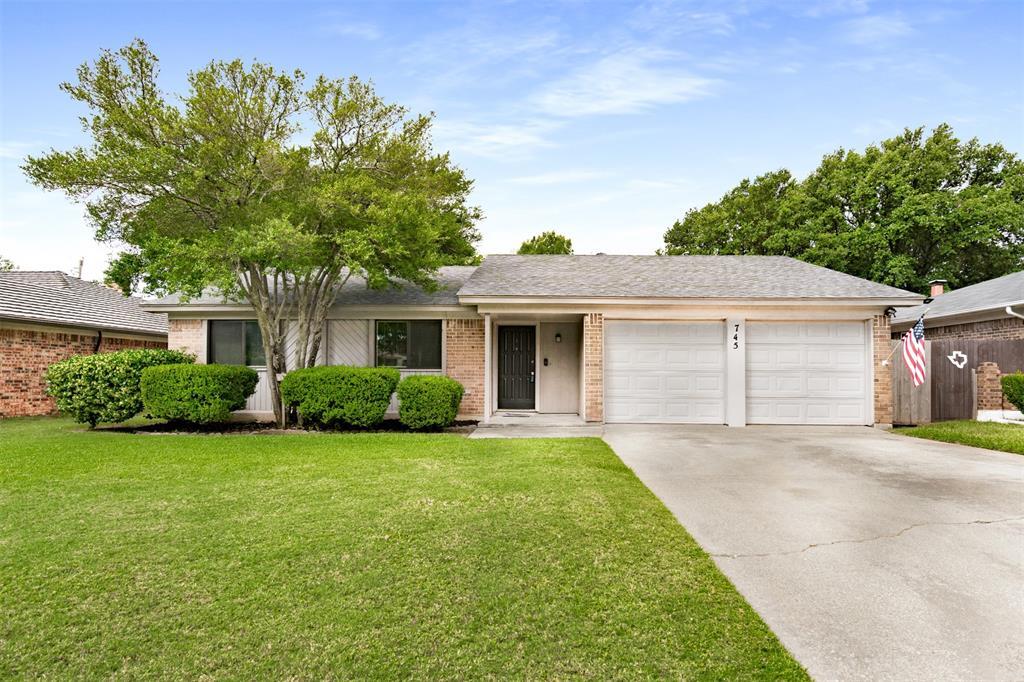 Property Photo: 745 NW Douglas Street TX 76028