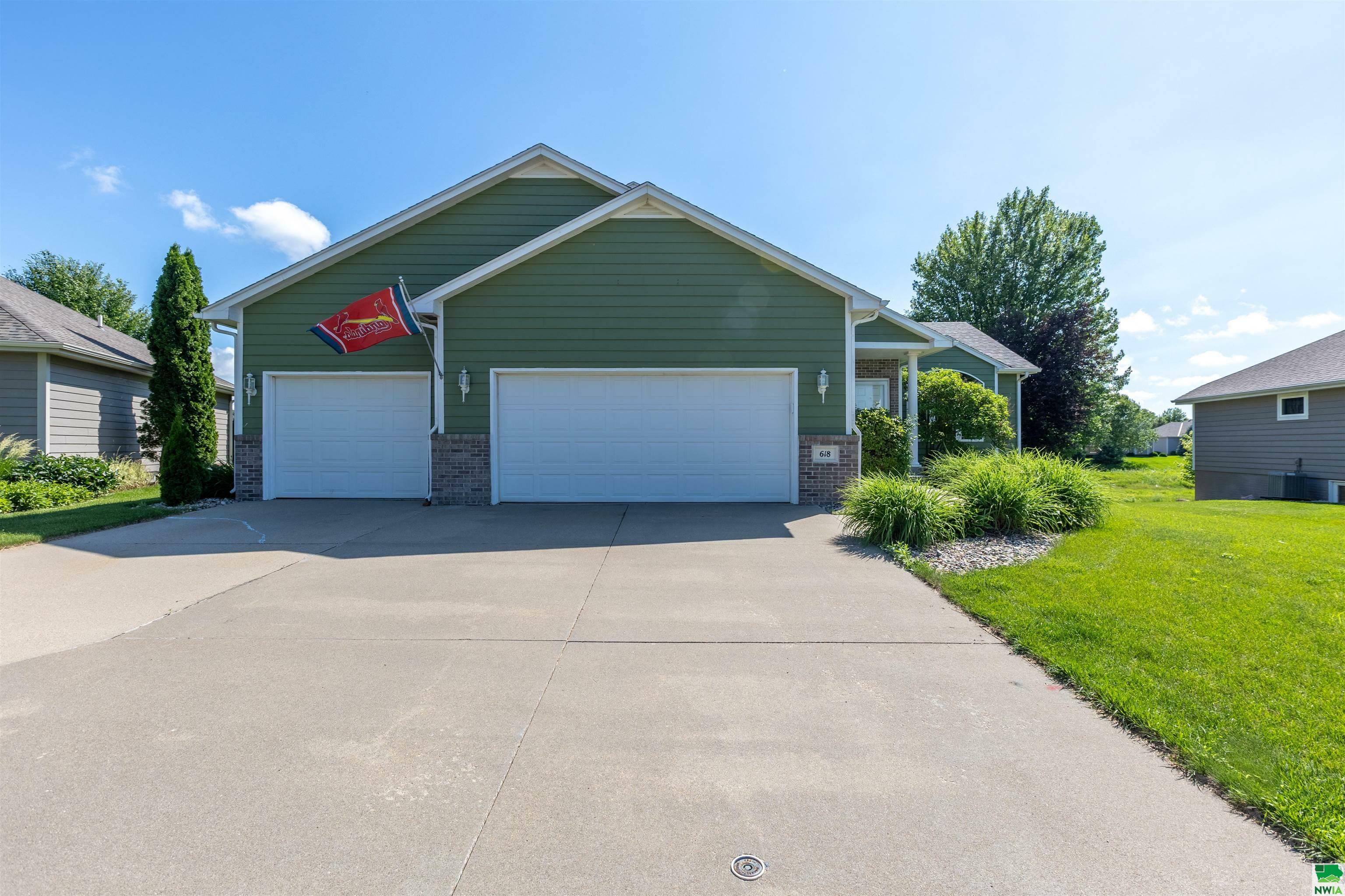 Property Photo: 618 Prairie Blvd SD 57049