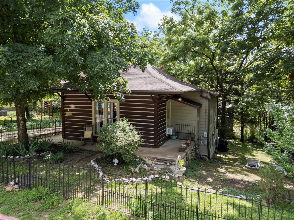 Property Photo: 5 Washington Street AR 72632