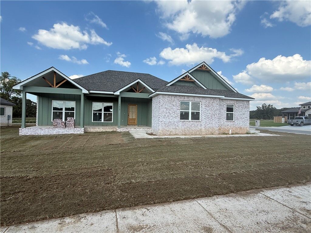 Property Photo:  1409 Latium Street  AR 72761 