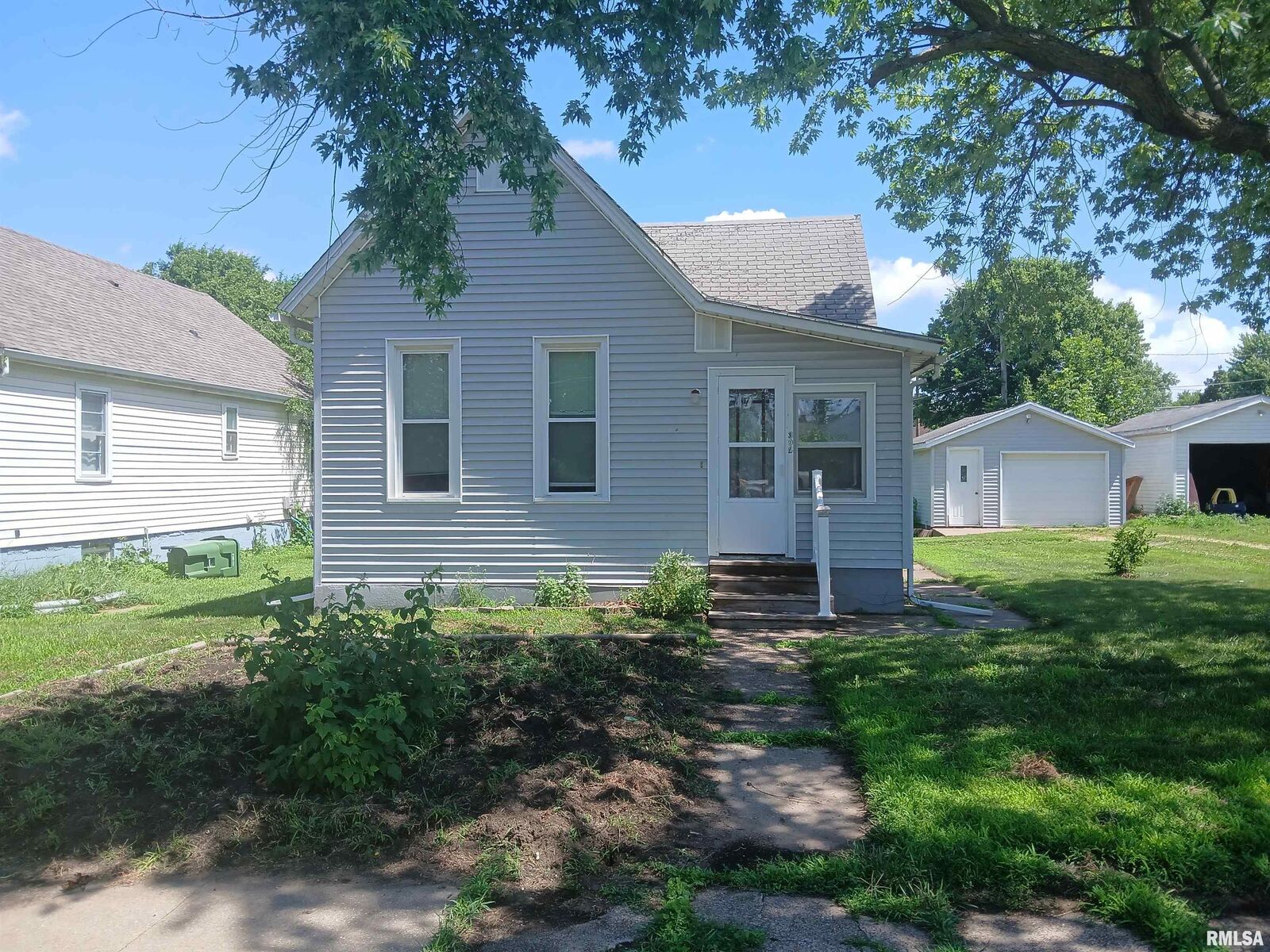 Property Photo:  392 21st Place  IA 52732 