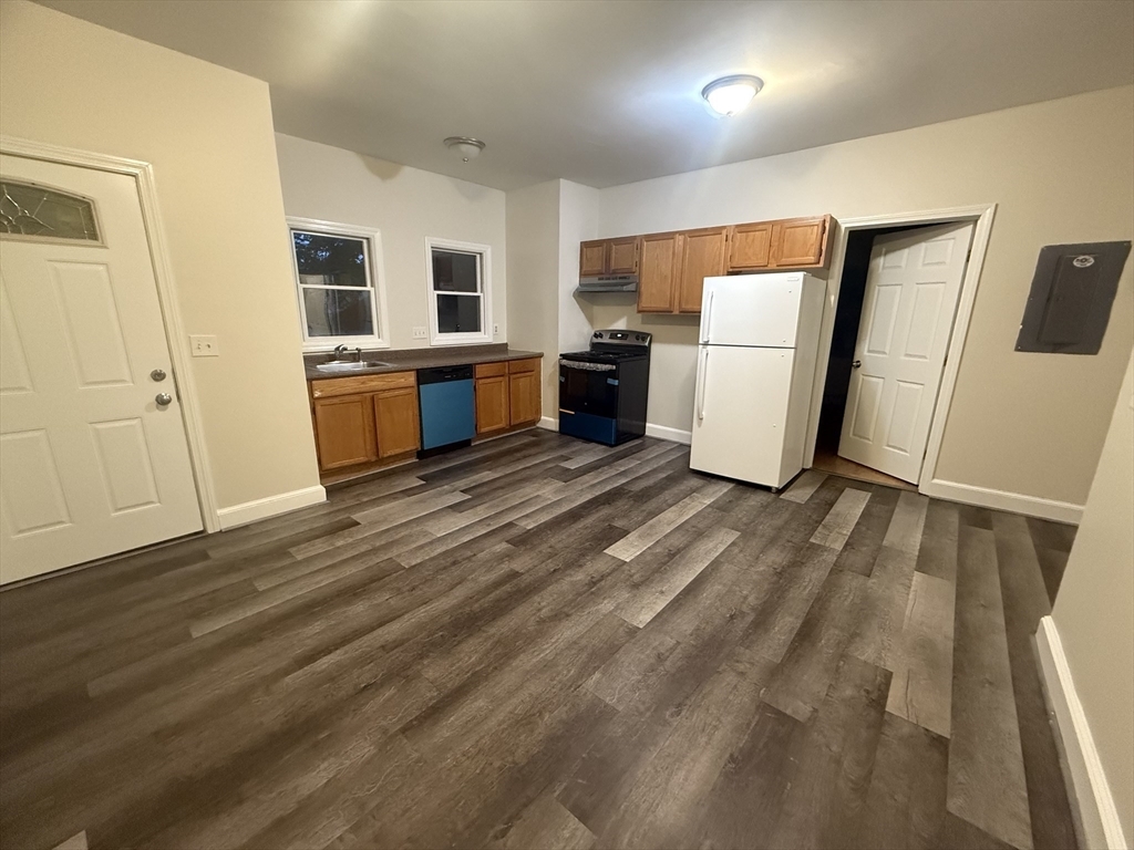Property Photo:  15 Oakes Ave 1  MA 01550 