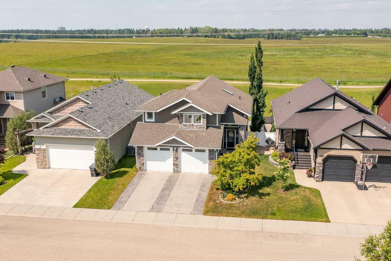 Property Photo: 142 Sutherland Close AB T4R 0L5