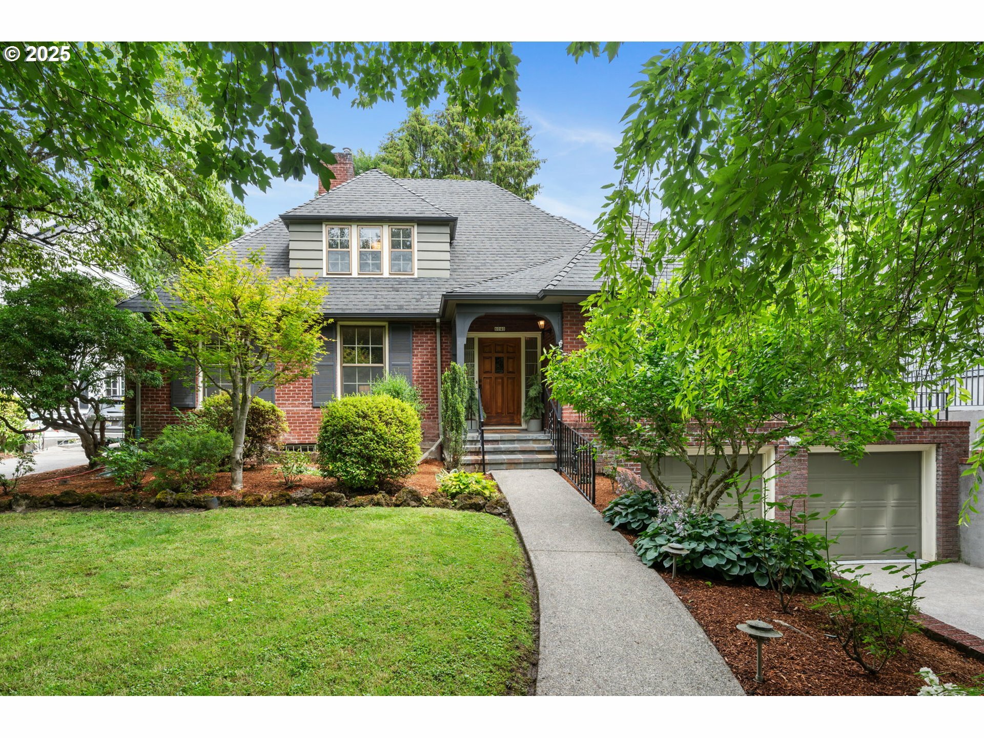 Property Photo: 6040 SE 32nd Ave OR 97202