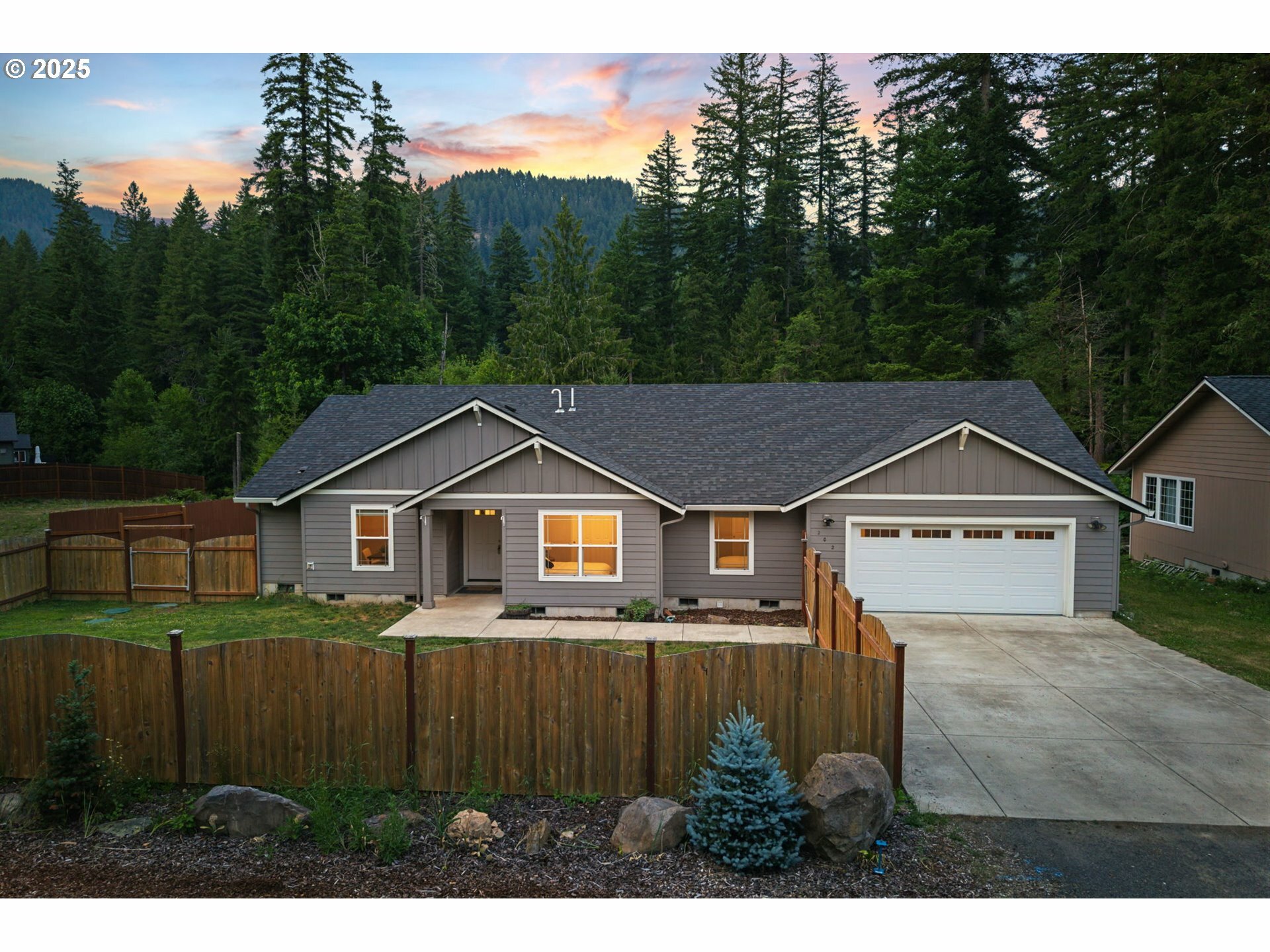 Property Photo: 202 Edgewater Dr WA 98610
