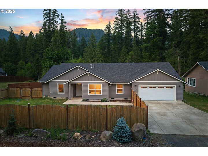 Property Photo: 202 Edgewater Dr WA 98610