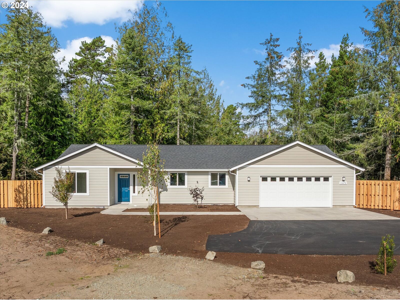 Property Photo:  11470 Fern Way  OR 97131 