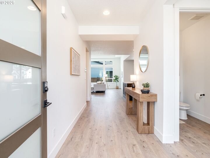Property Photo:  915 SE 35th St  WA 98604 