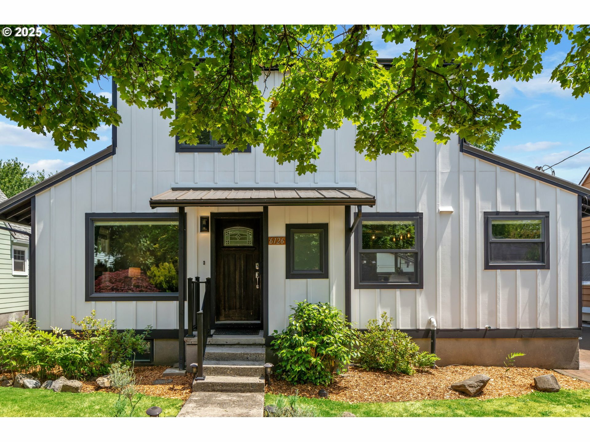Property Photo:  6126 SE 23rd Ave  OR 97202 