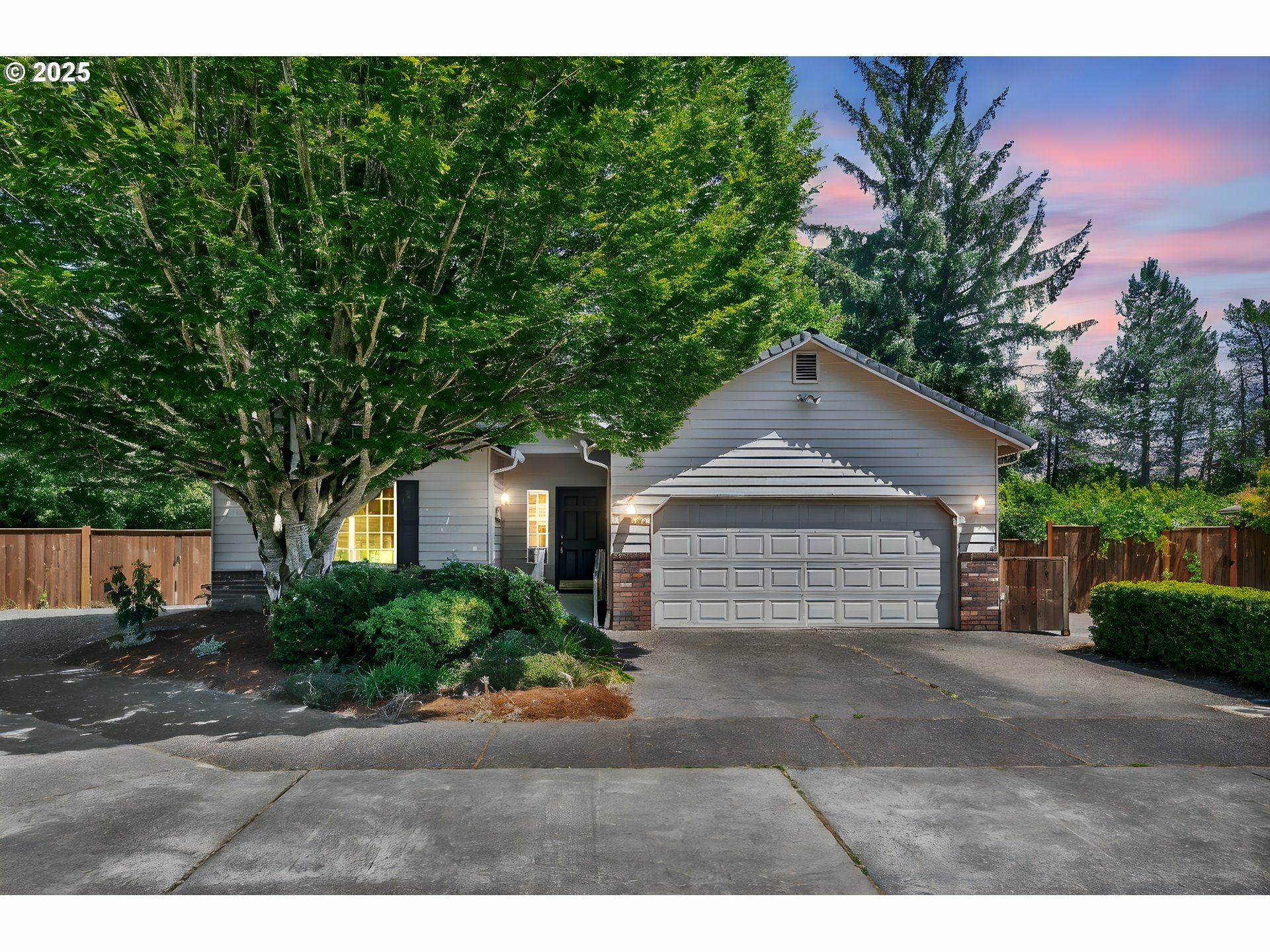 Property Photo: 1041 Irving Rd OR 97404