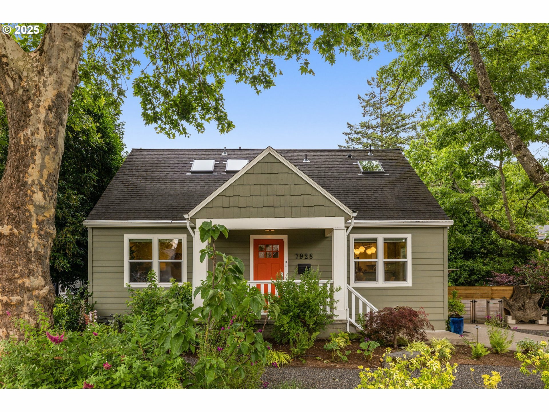 Property Photo: 7928 SE 21st Ave OR 97202