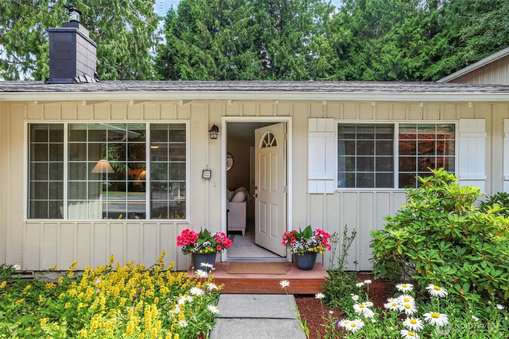 Property Photo:  14527  60th Avenue W  WA 98026 