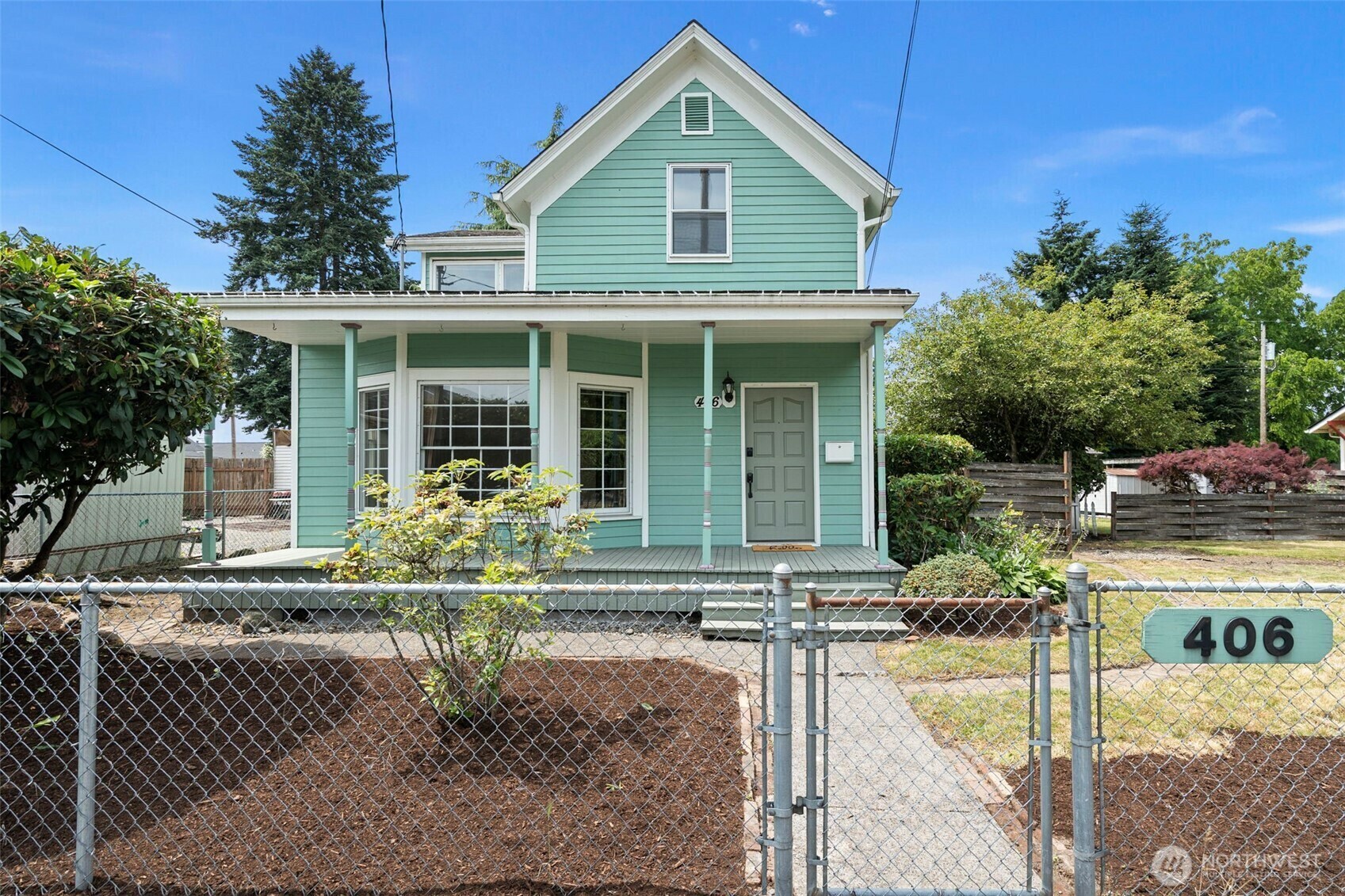 Property Photo: 406 4th Street NE WA 98372