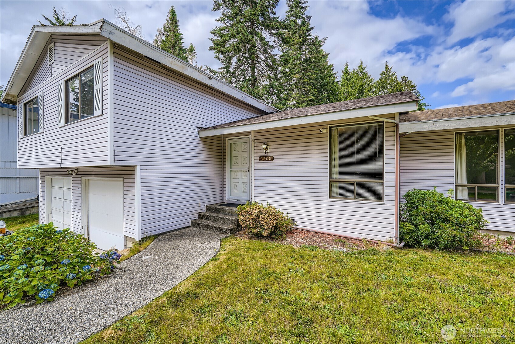 Property Photo: 2708 NE 106th Place WA 98125