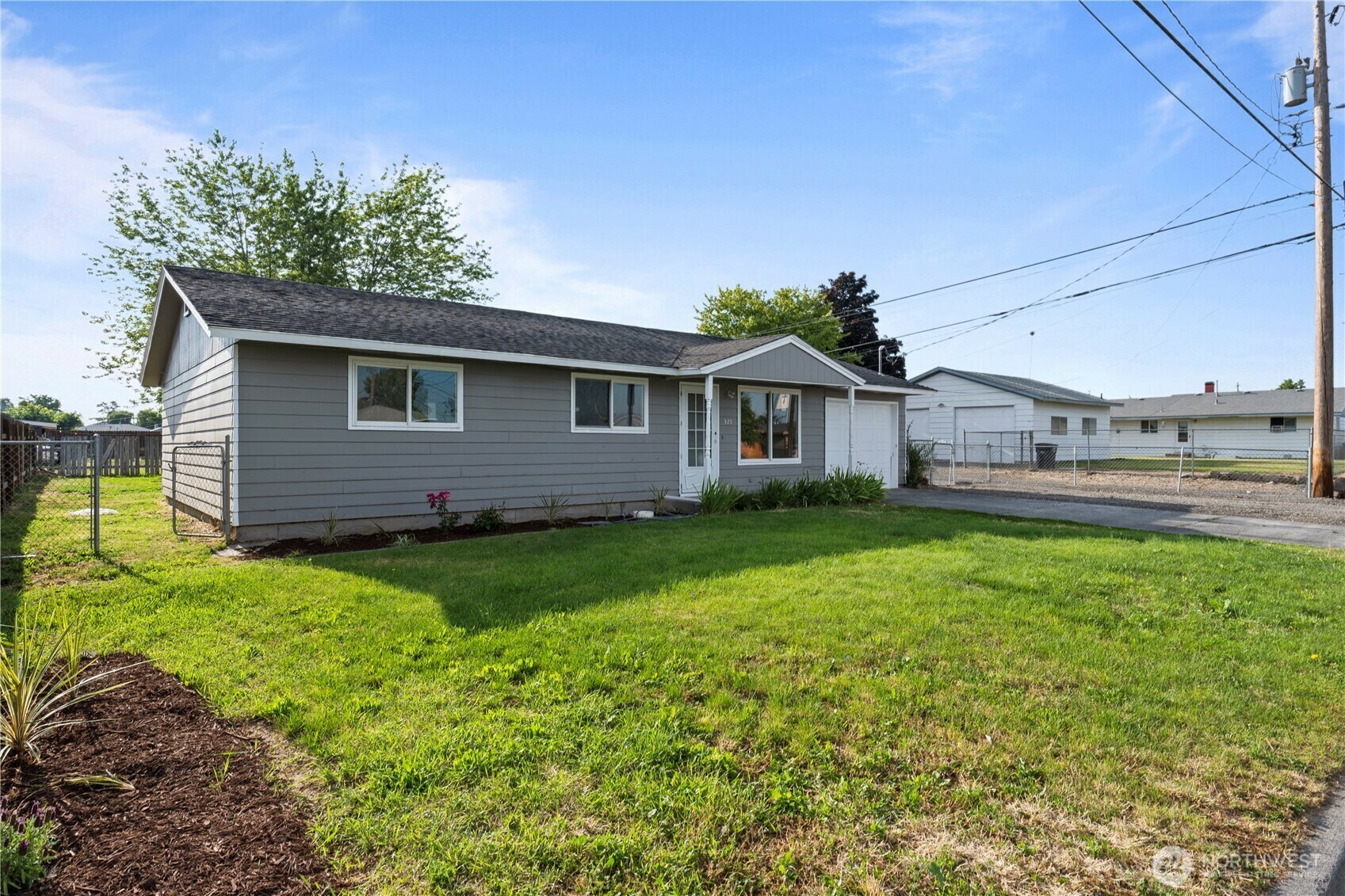 Property Photo: 325 S 8th Avenue WA 99344