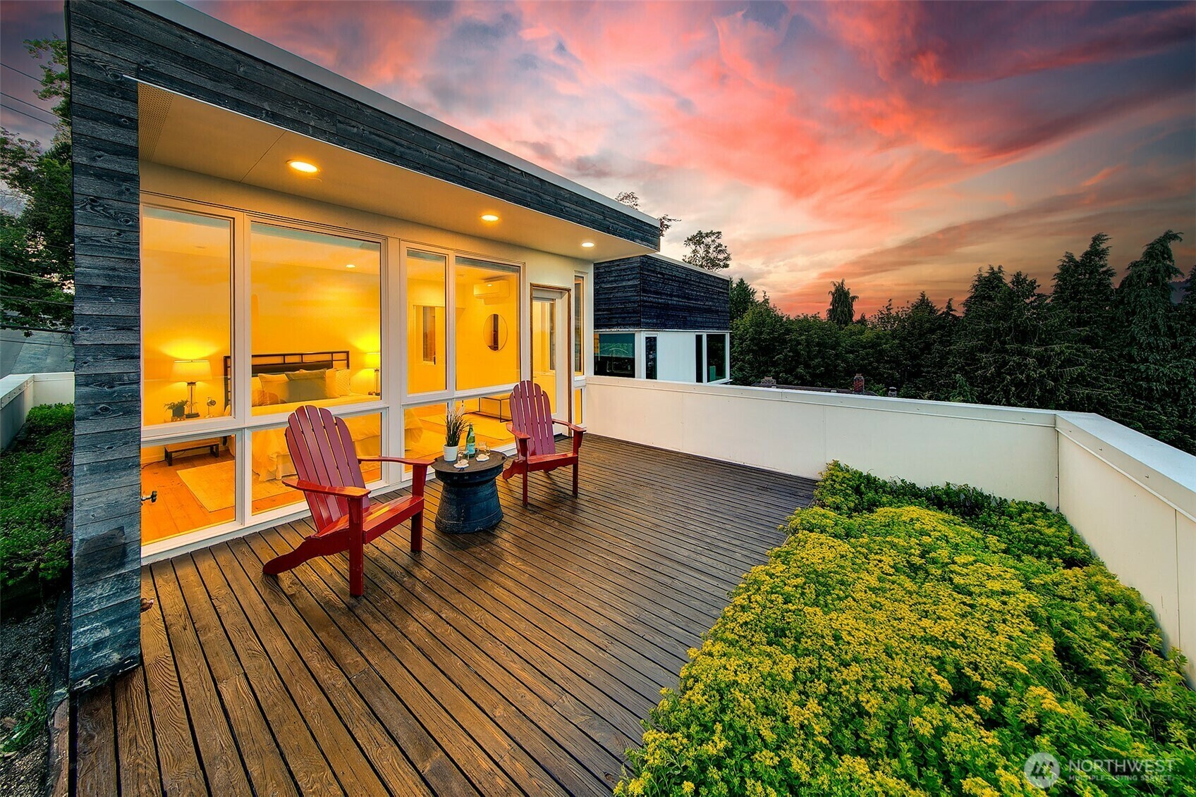 Property Photo: 3004 5th Avenue W WA 98119