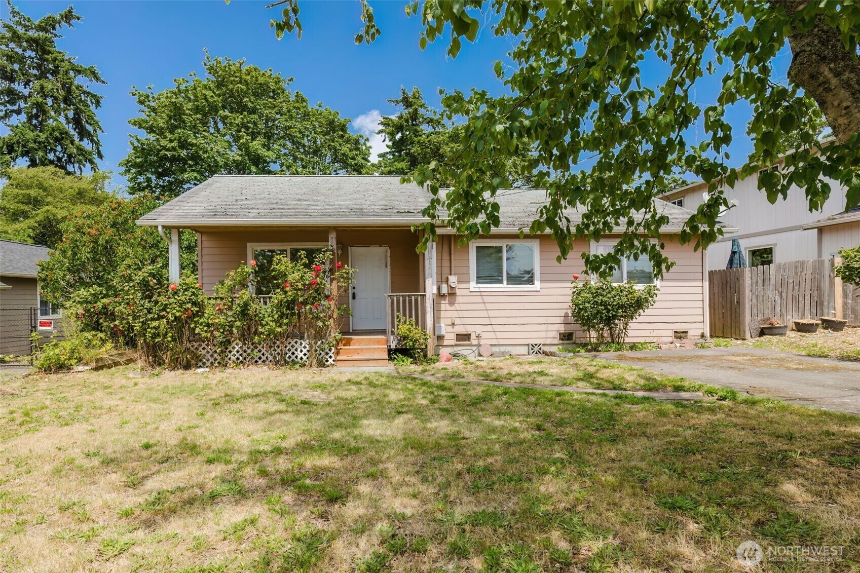 Property Photo:  1012  Pearl Street  WA 98310 