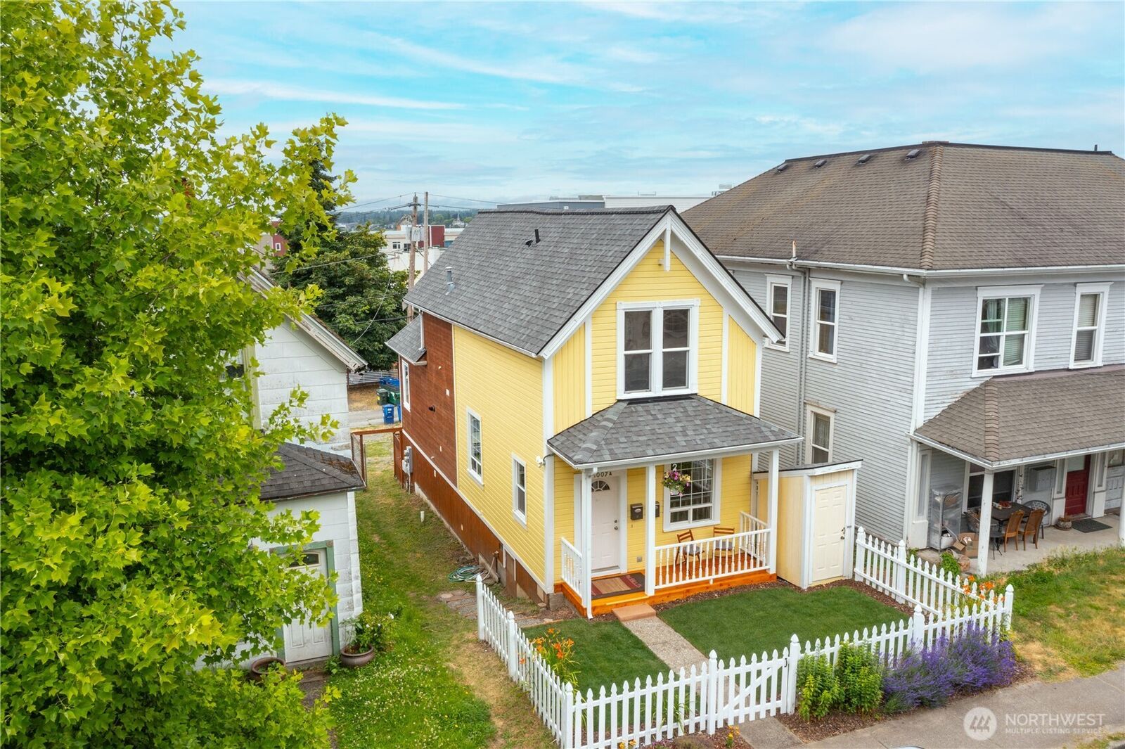 Property Photo:  1007 N Forest Street  WA 98225 