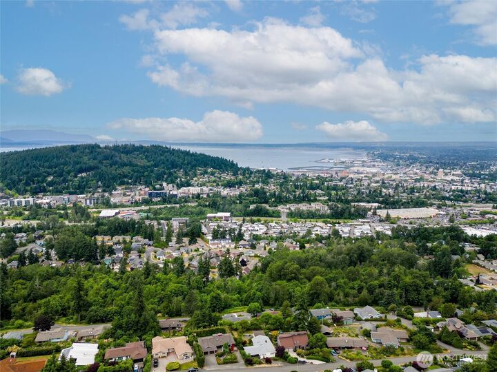 905  Queen Street  Bellingham WA 98229 photo