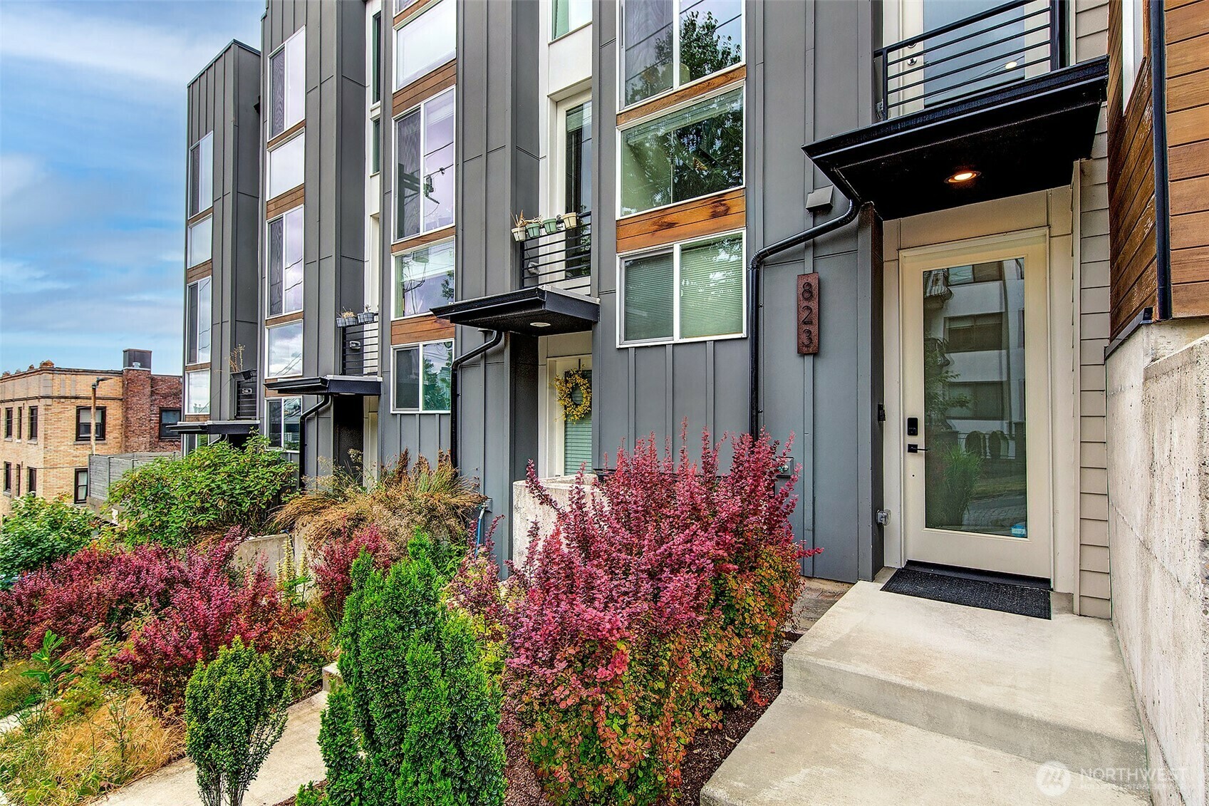 Property Photo: 823 Warren Avenue N WA 98109