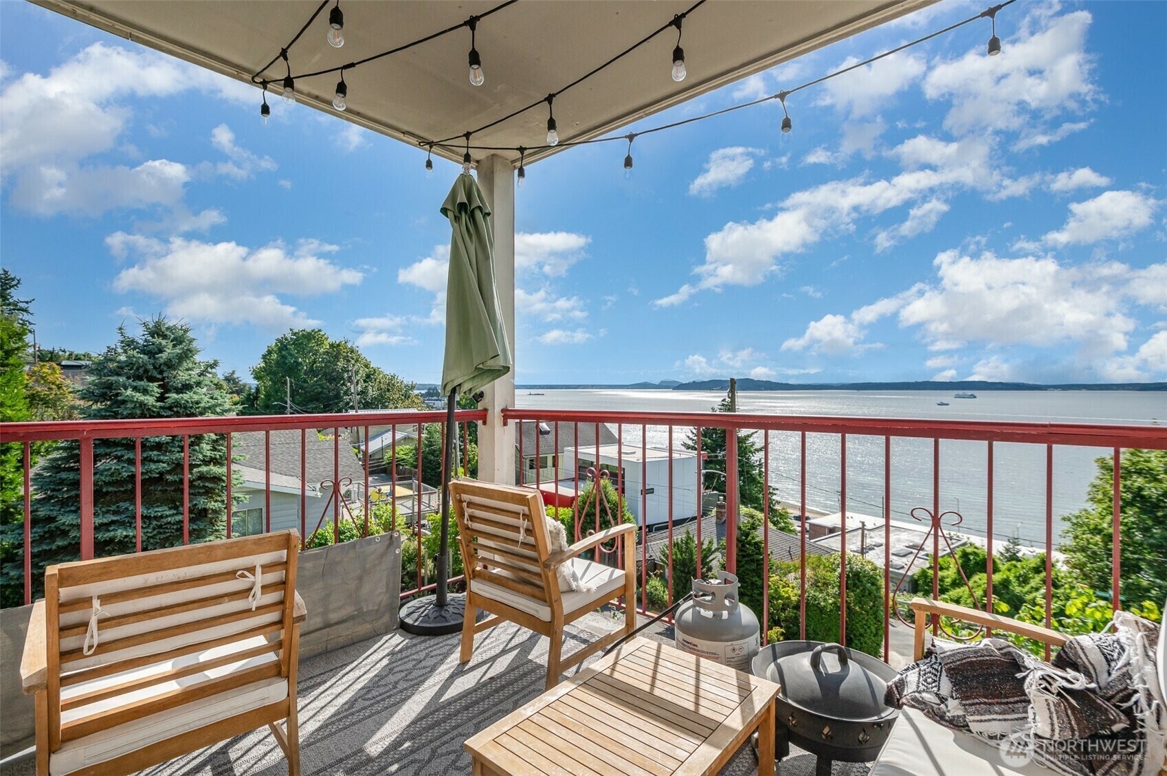 Property Photo:  5310 SW College Street  WA 98116 