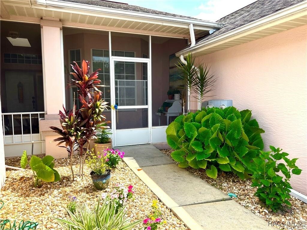 Property Photo: 6847 E Queensbury Lane FL 34452
