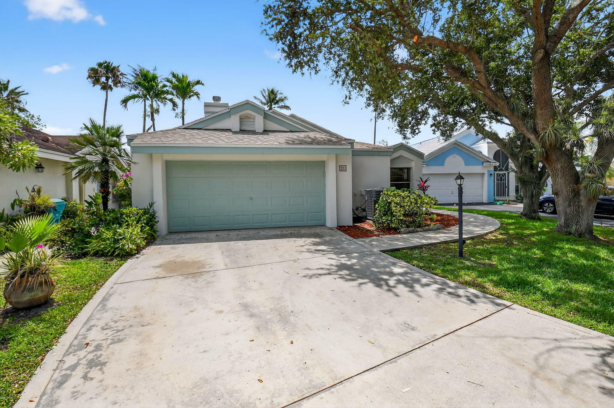 Property Photo: 21 Swallow Drive FL 33436