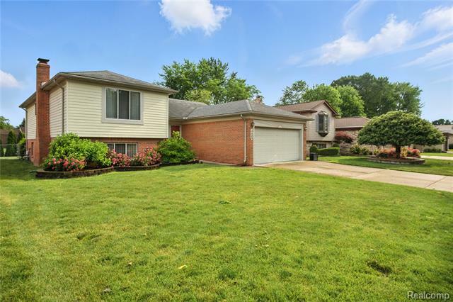Property Photo: 3422 Gloucester Drive MI 48310