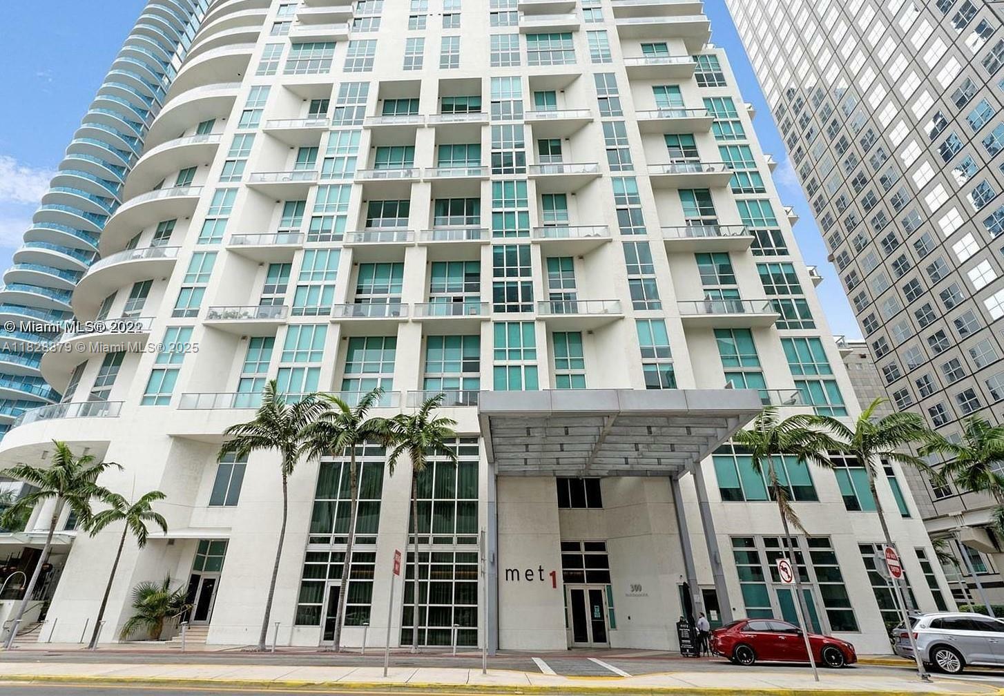 Property Photo:  300 S Biscayne Blvd T-3201  FL 33131 