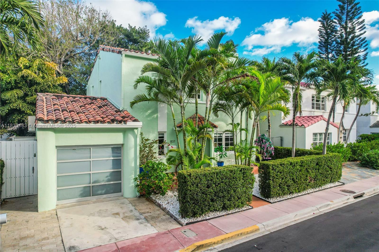Property Photo: 837 Espanola Way FL 33139