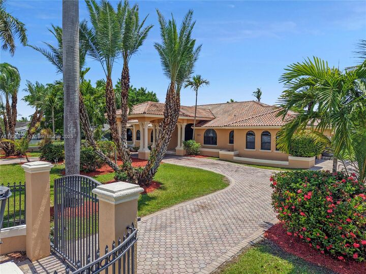 Property Photo:  3001 SW 132nd Ave  FL 33175