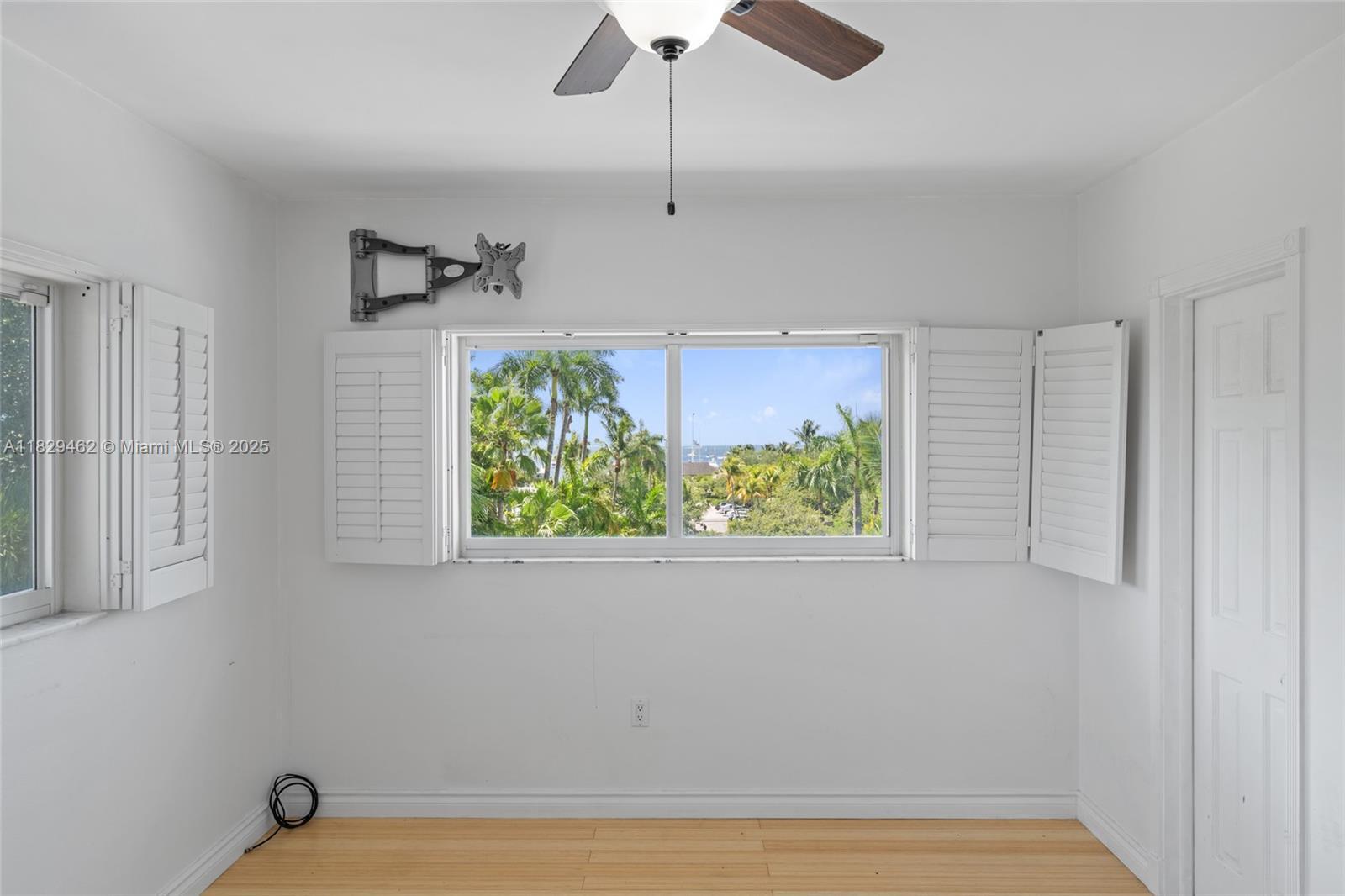 Property Photo:  2539 S Bayshore Dr Ph2f  FL 33133 