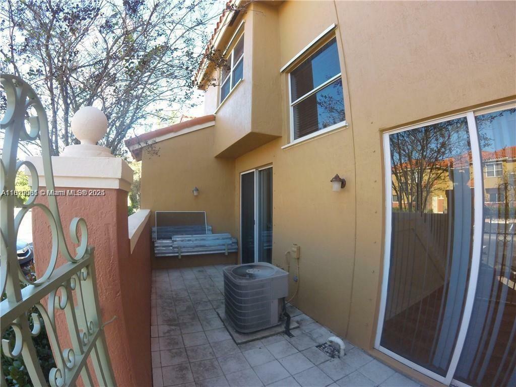 Property Photo: 700 SW 106th Ave 2007 FL 33025