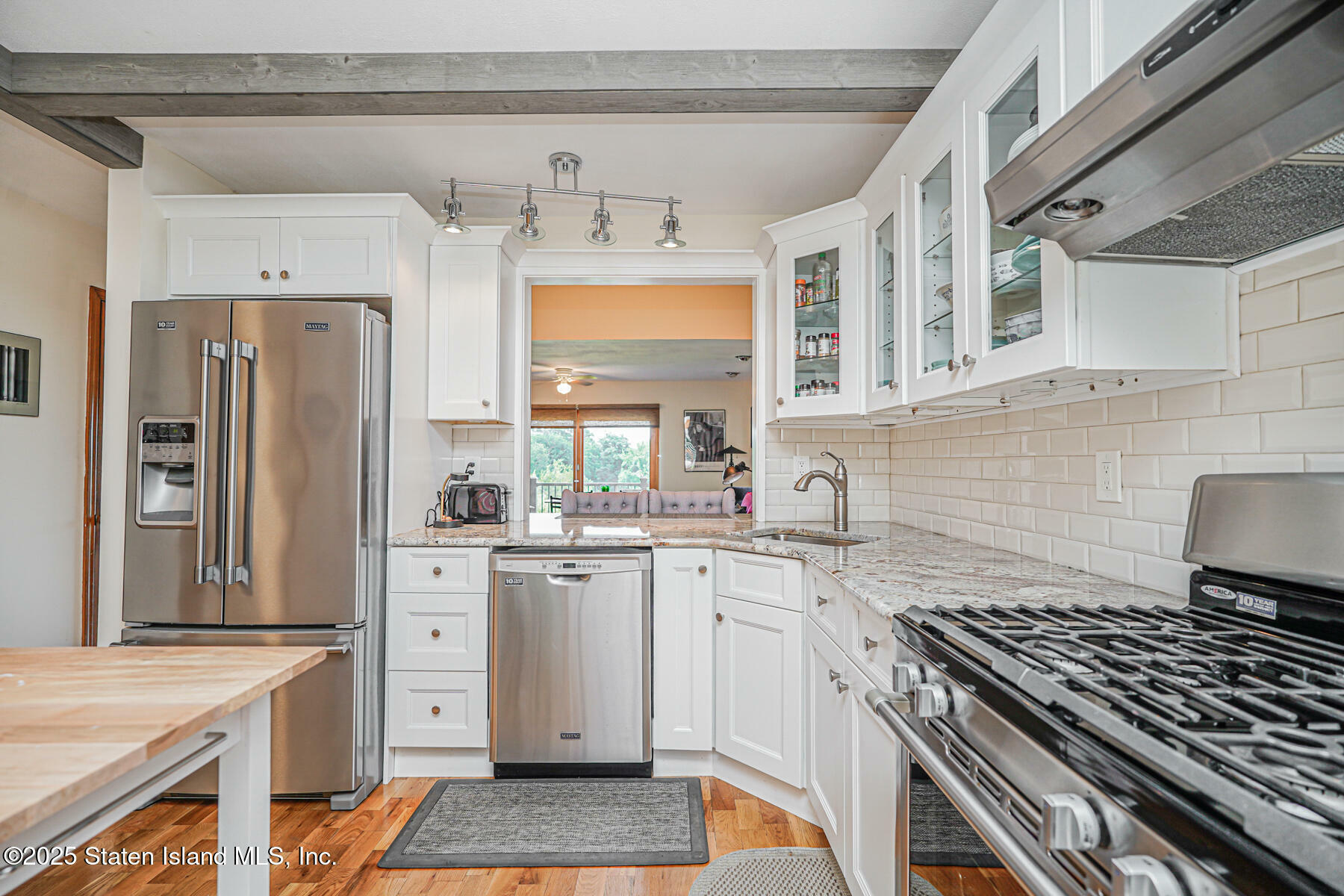 Property Photo:  15 Occident Avenue  NY 10304 