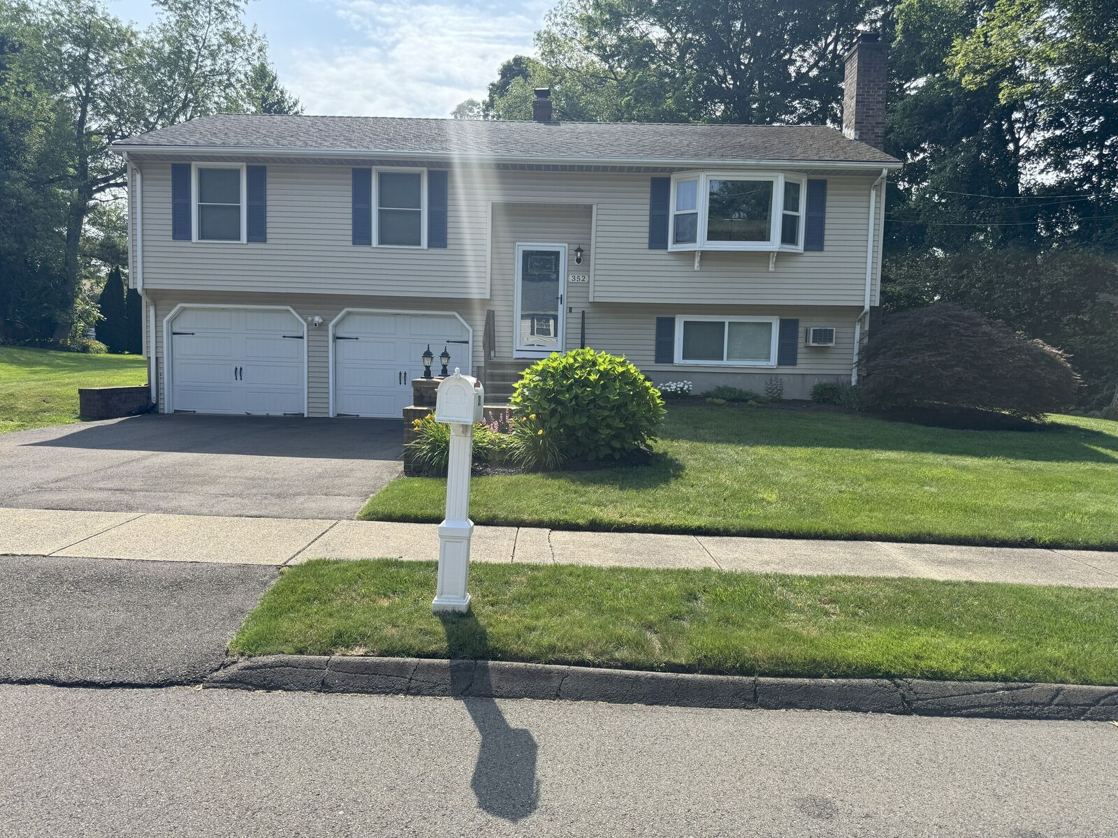 Property Photo:  352 Knob Hill Drive  CT 06518 