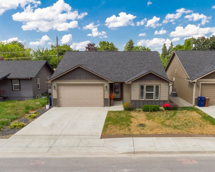 Property Photo: 4017 E Hartson Ave WA 99202