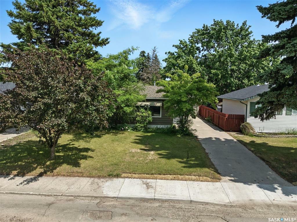 2233 Cumberland Avenue S  Saskatoon SK S7J 1Z4 photo