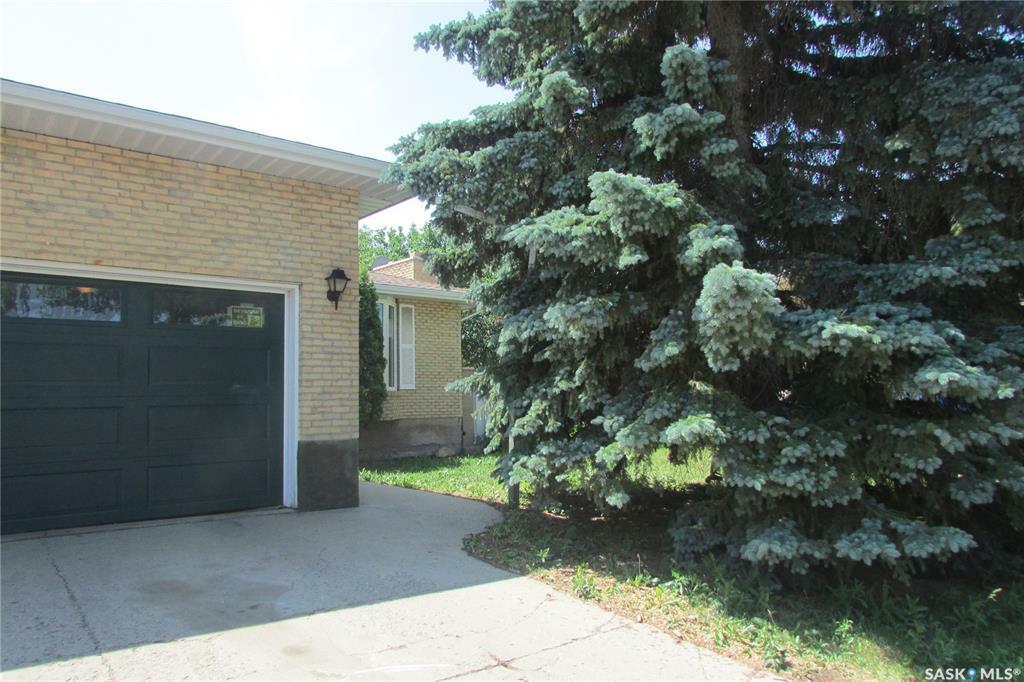 Property Photo: 286 Froom Crescent SK S4N 1B7