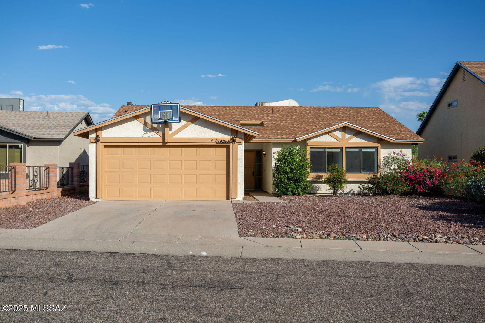 Property Photo:  9296 N Eagle Dancer Drive  AZ 85742 