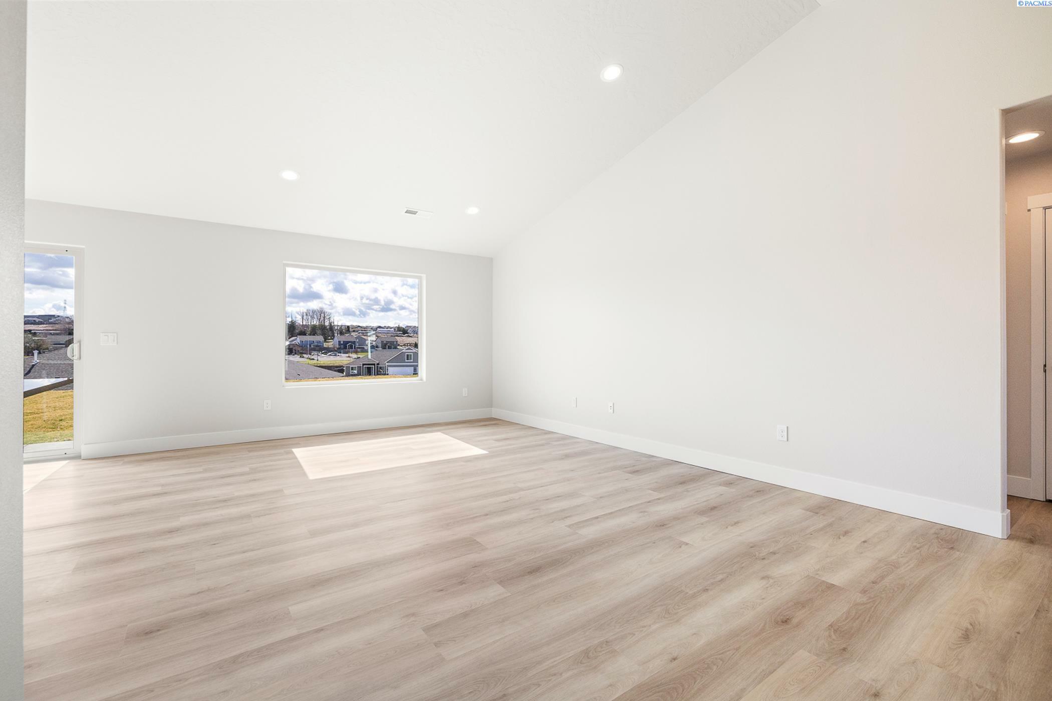 Property Photo: 6563 W 30th Pl WA 99338