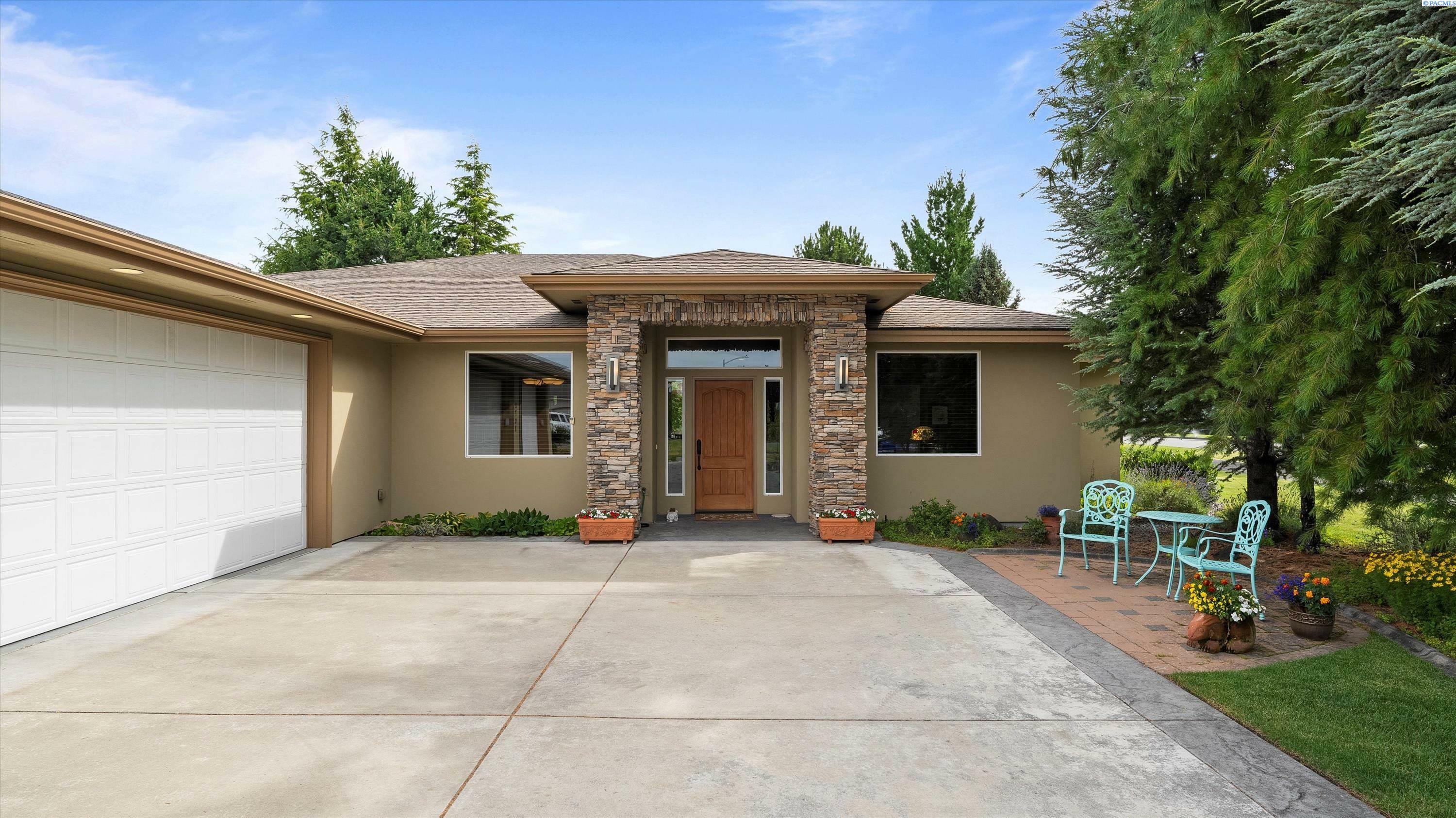 Property Photo:  2703 Sawgrass Loop  WA 99354 